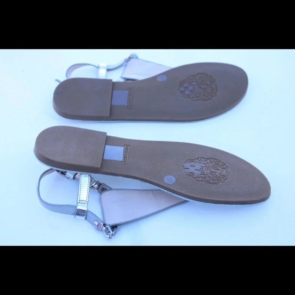 NWOT Vince Camuto Itelli sandals